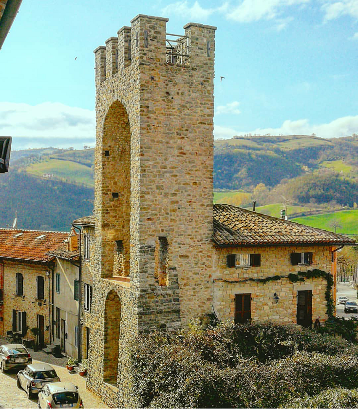 Torre medioevale del castello - via Trieste, Valfabbrica